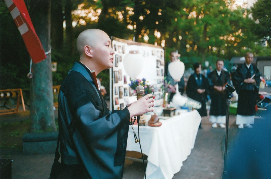 A Memorial service for the deceased, August 15, 2009(Photo: Fumiaki Fukuda)